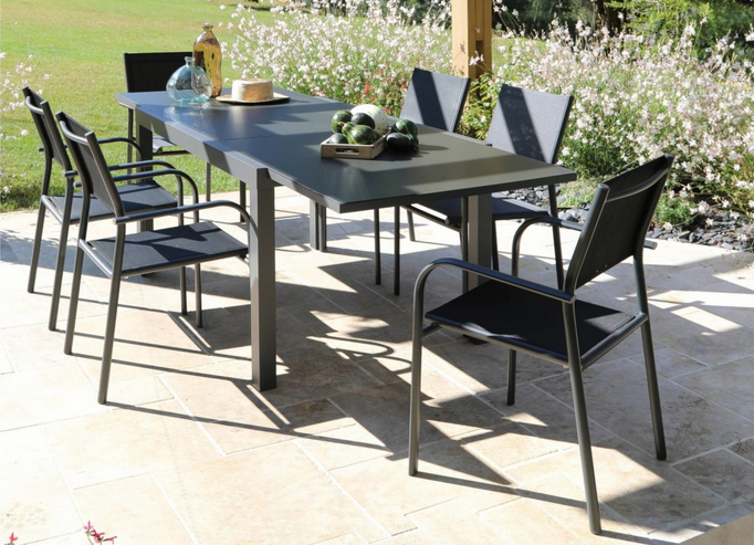 table de jardin pour terrasse Elise, pour des déjeuner en famille ou entre amis sous le soleil